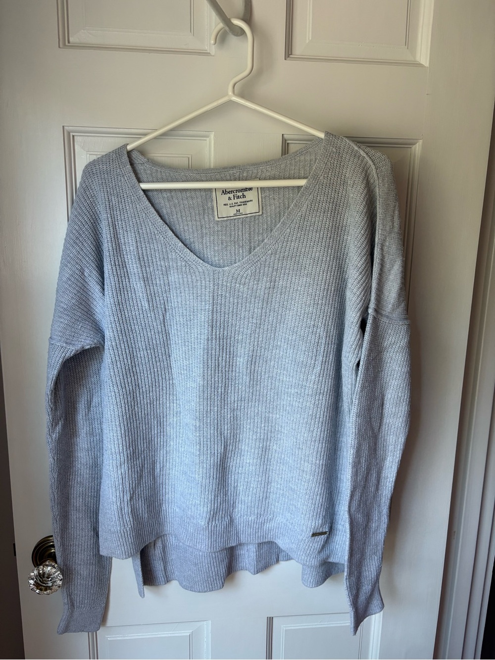 Abercrombie & Fitch Gray V-Neck Ribbed Women’s Sweater